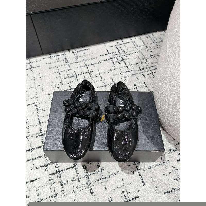 Other flat shoes